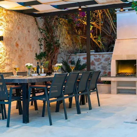 Safran County Villa Kas